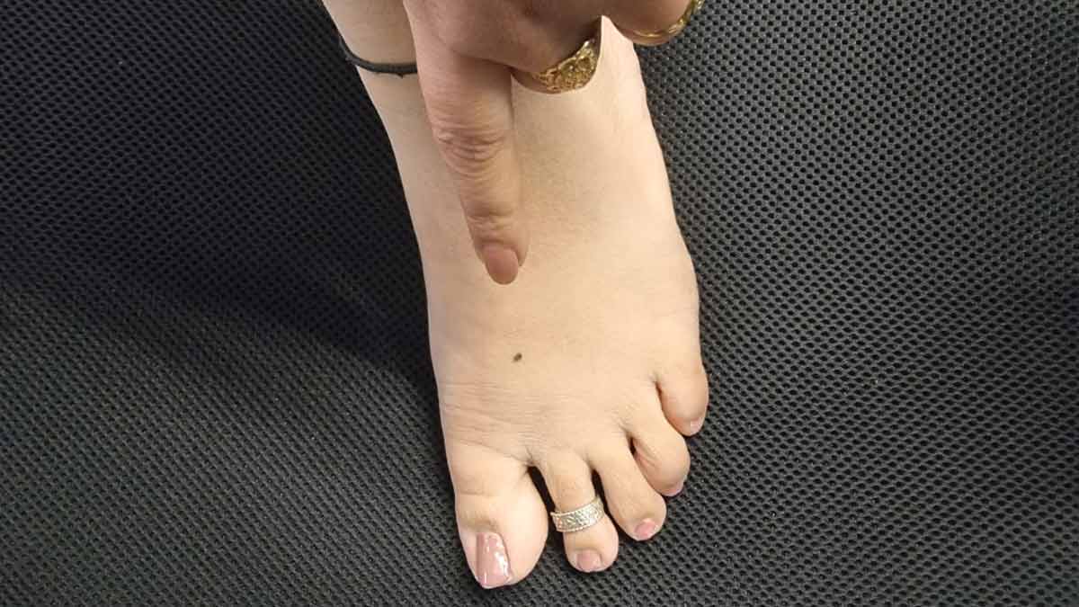 til on women feet meaning pic