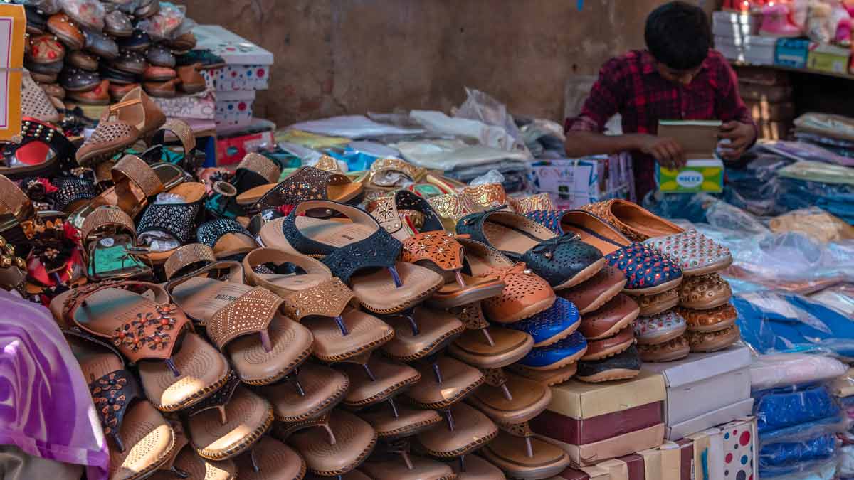 Sandal Market In Delhi | सस्ती जूता मार्किट | Sabse Sasta Juta Kahan Milta  Hai