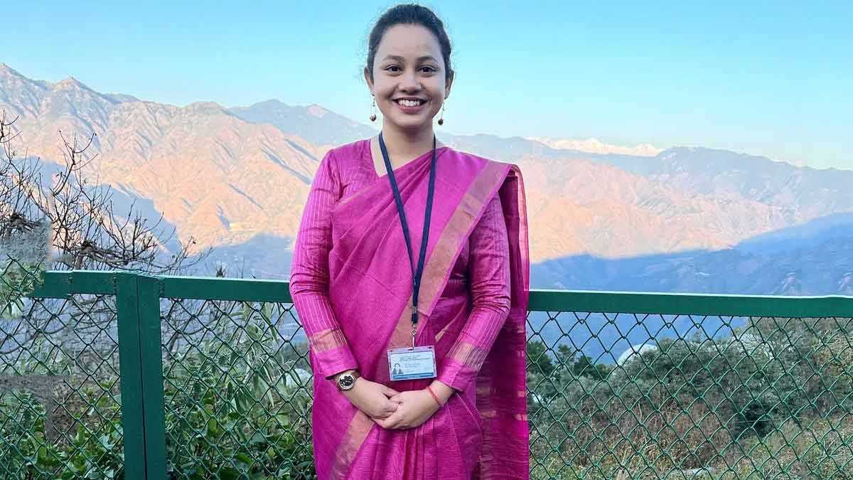 tina dabi sister ias officer ria dabi salary details