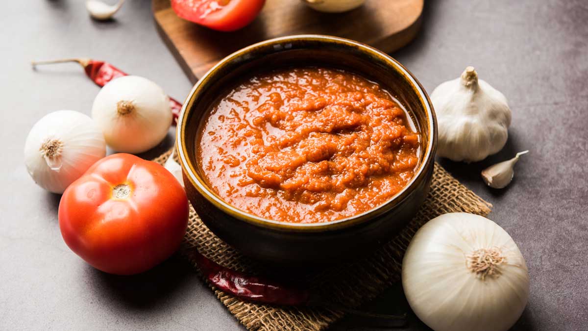 tips to prepare onion tomato gravy by chef kunal kapoor