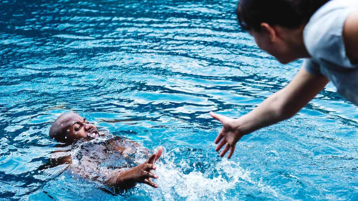 what does it mean if you see yorself drowning in water