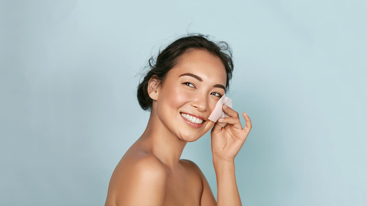 How To Use Facial Blotting PapersHow To Use Facial Blotting Papers