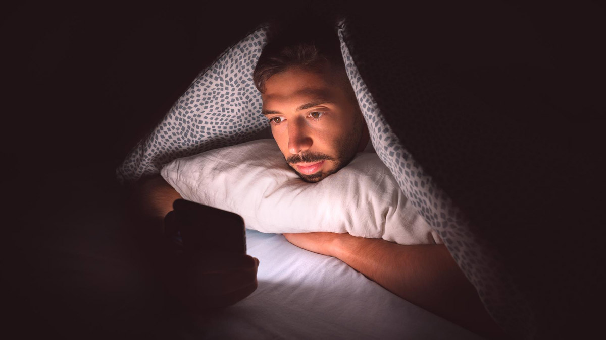 why not to put phone under pillow