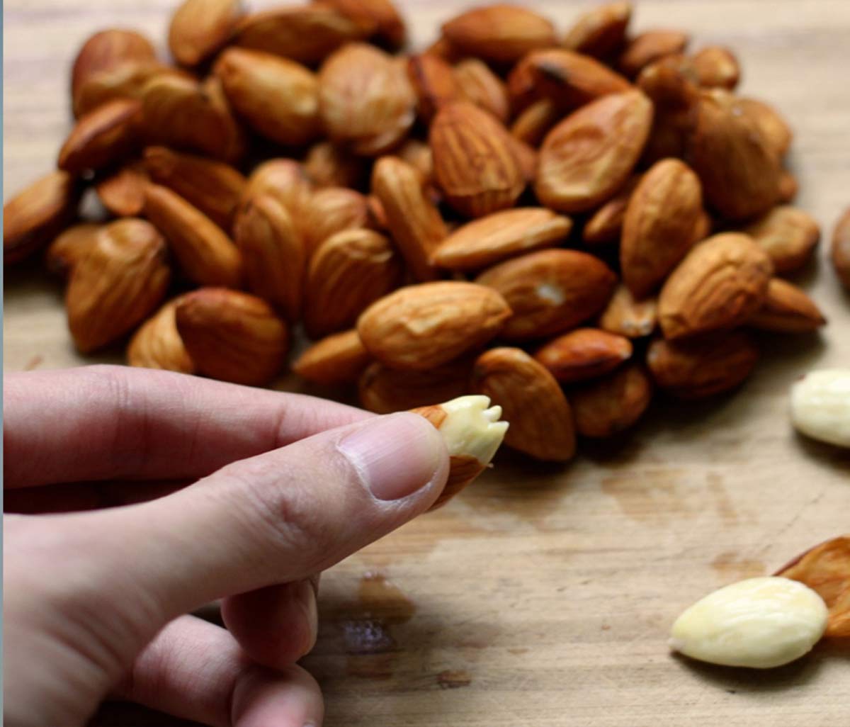 Almonds Peel बादाम के छिलके इस्तेमाल कैसे करें Badam Ke Chilke Kaise