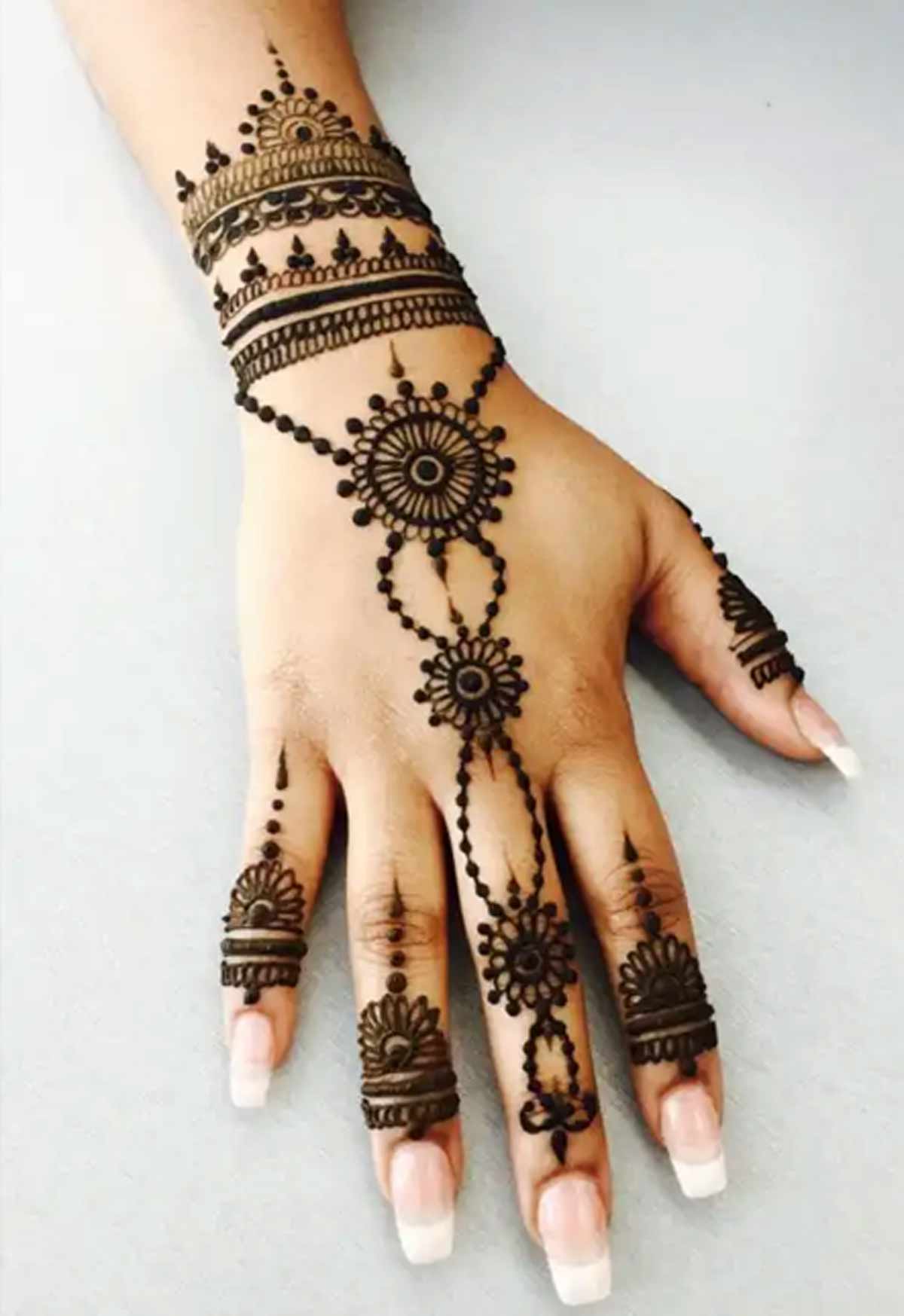 Arabic Chain Mehndi Designs