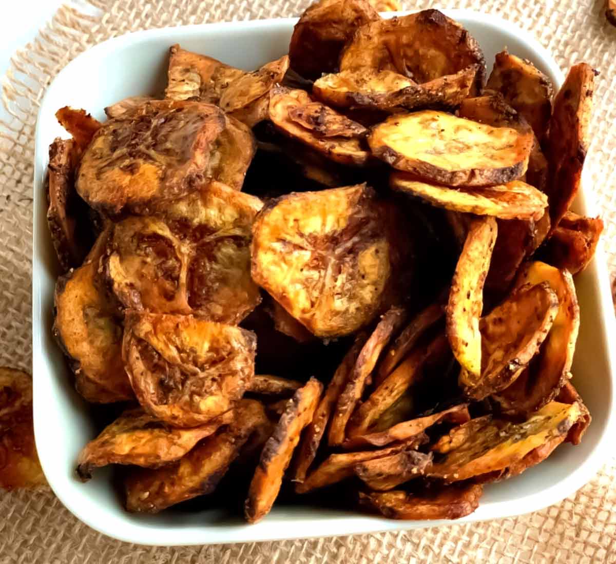 Banana and jaggery chips