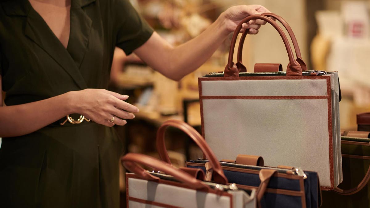 How to buy fake handbags