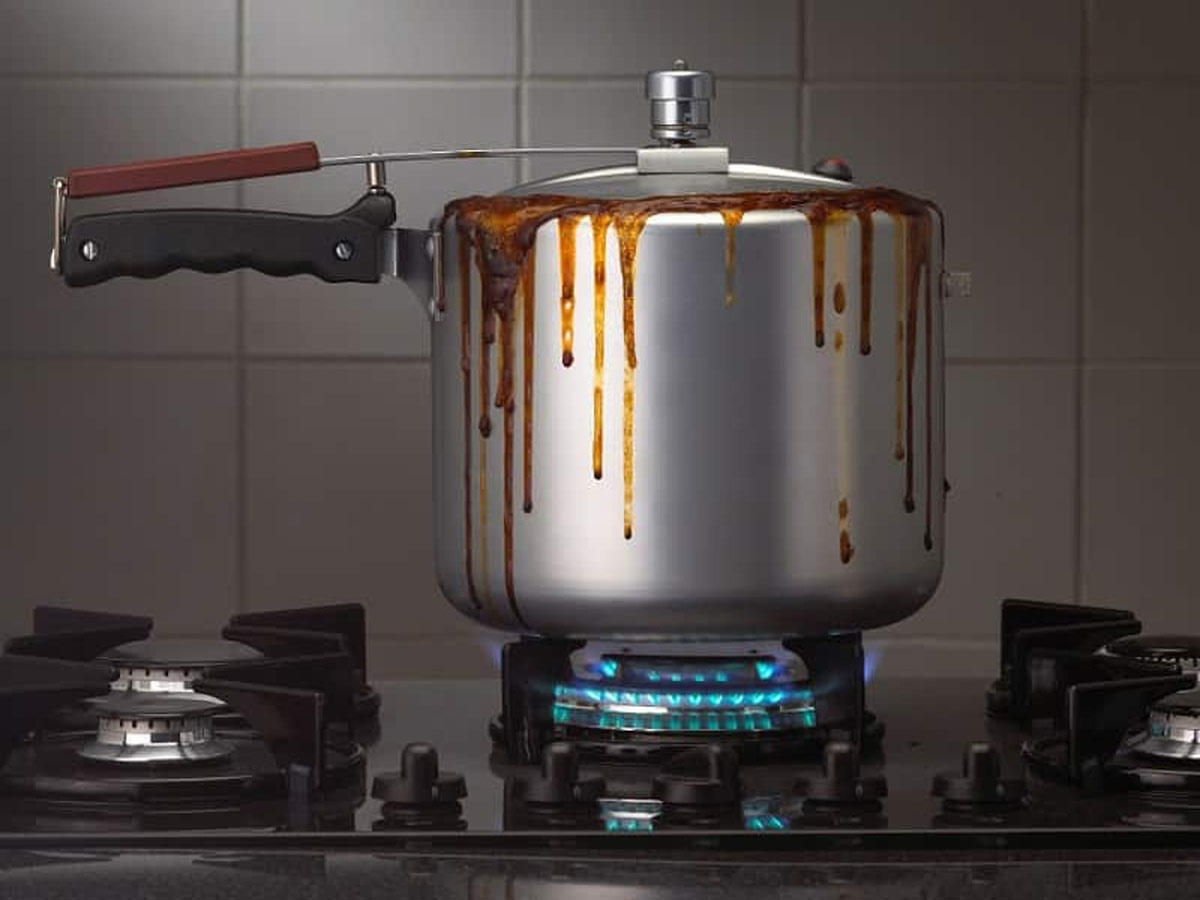Pressure cooker cleaning tips ()