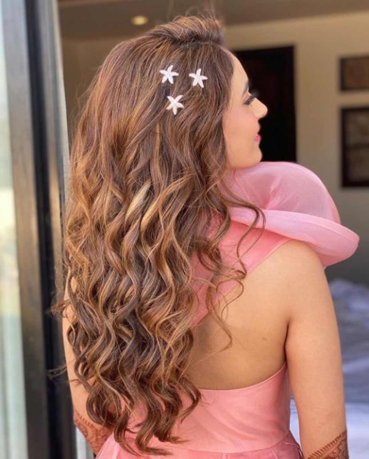 beach curls hair style