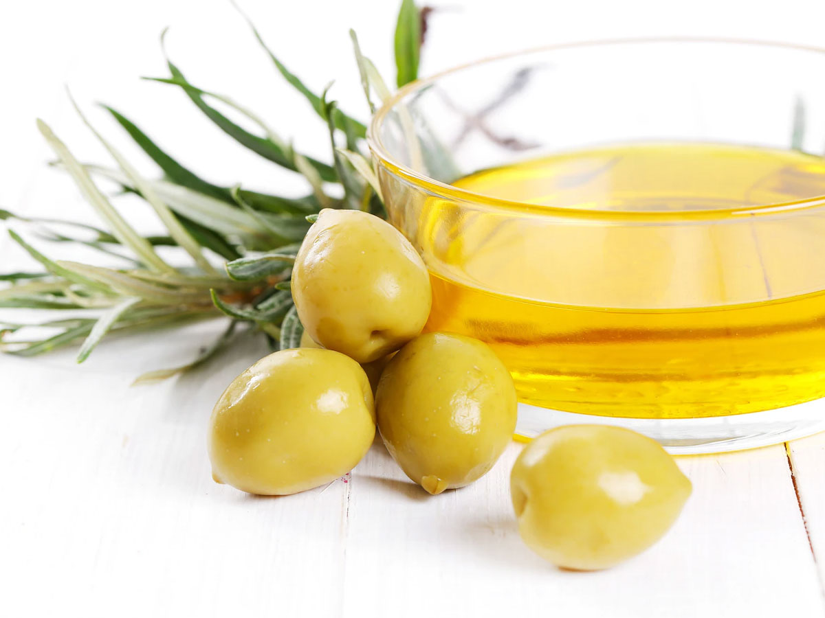 Benefits Of Applying Olive Oil For Dark Circle डार्क सर्कल के लिए