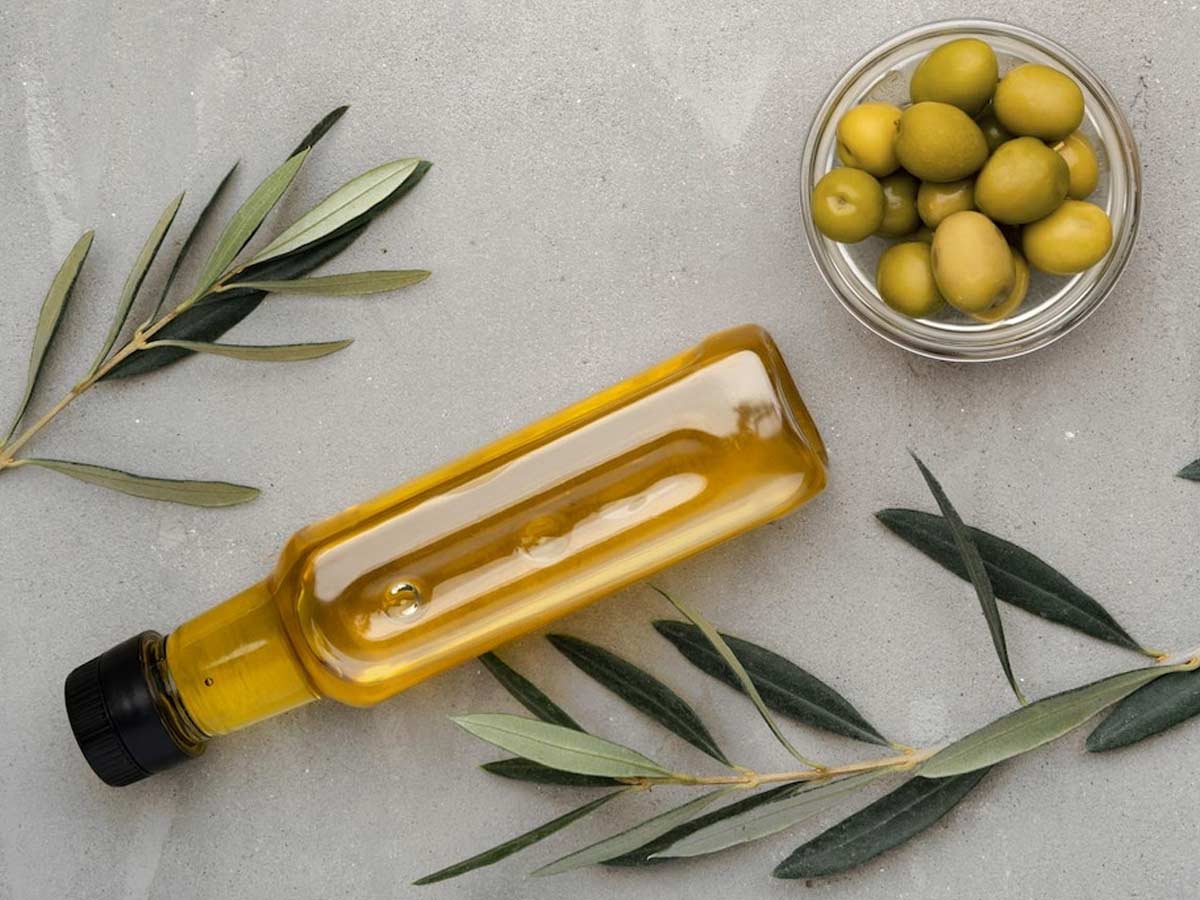 Benefits Of Applying Olive Oil For Dark Circle डार्क सर्कल के लिए