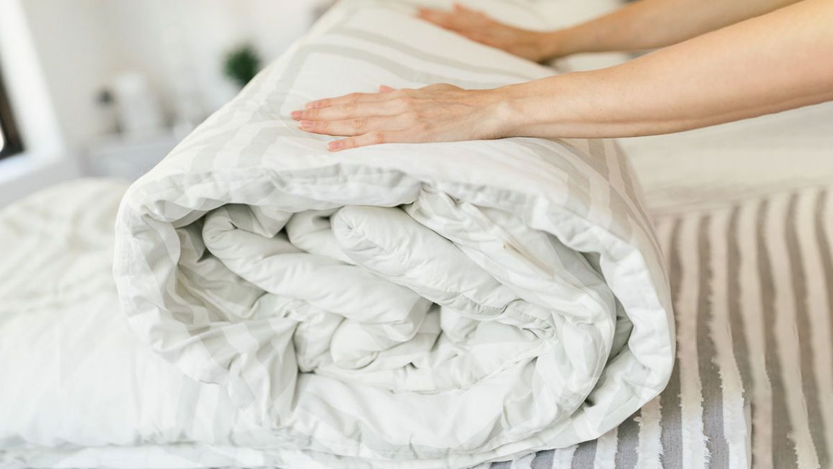 How To Remove Bad Smell From Blankets बेड से बदबू कैसे दूर करें