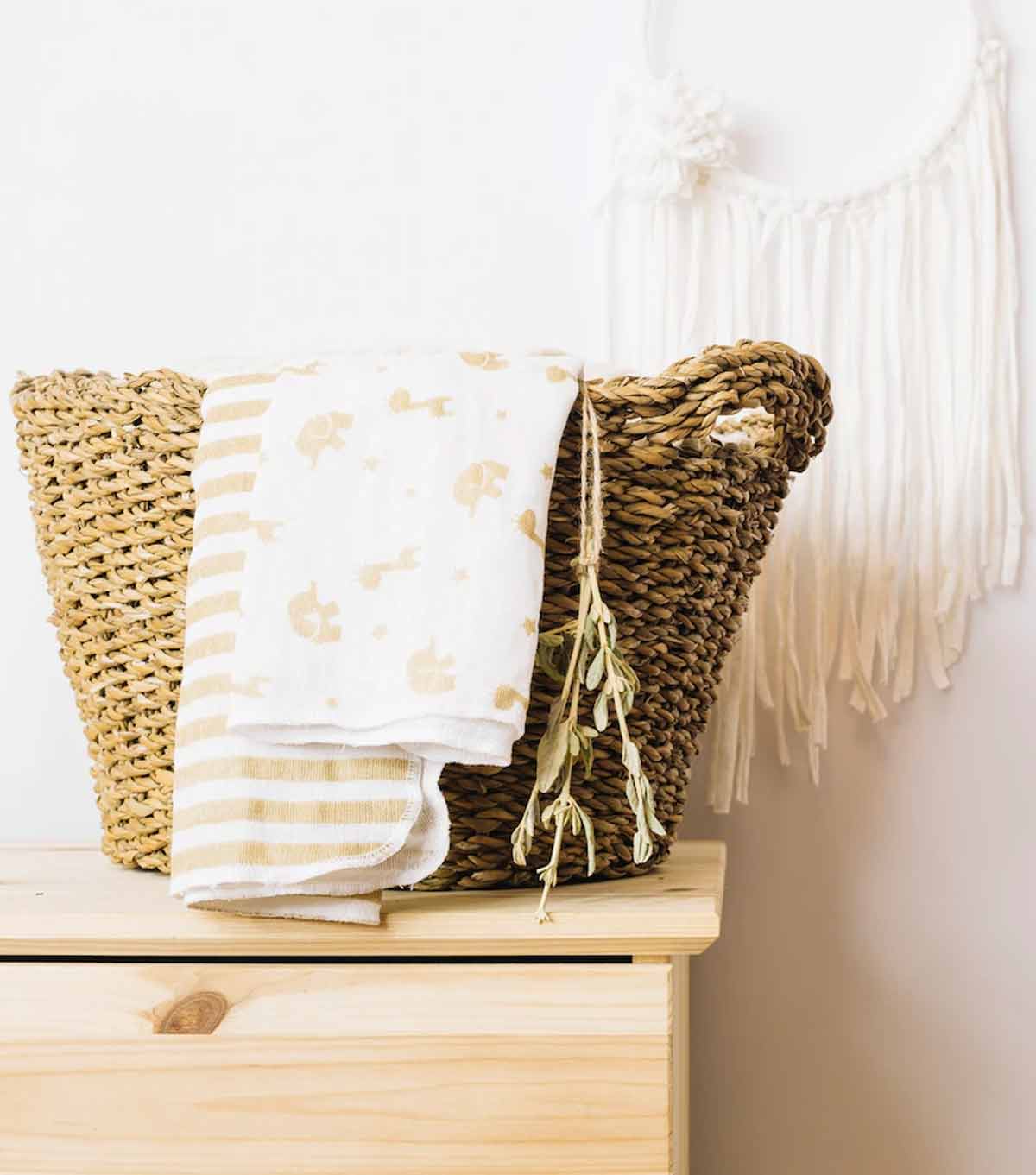 How to Store Blankets कंबलों को स्टोर करने के टिप्स Blankets Fold