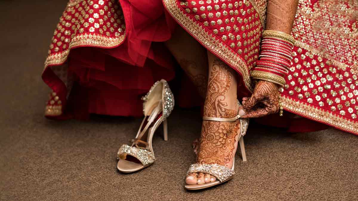Dulha & Dulhan on Instagram: “Inbox for your promotions, social & digital  media services. Follow us @dulhaanddul… | Indian wedding shoes, Bridal shoes,  Bride heels