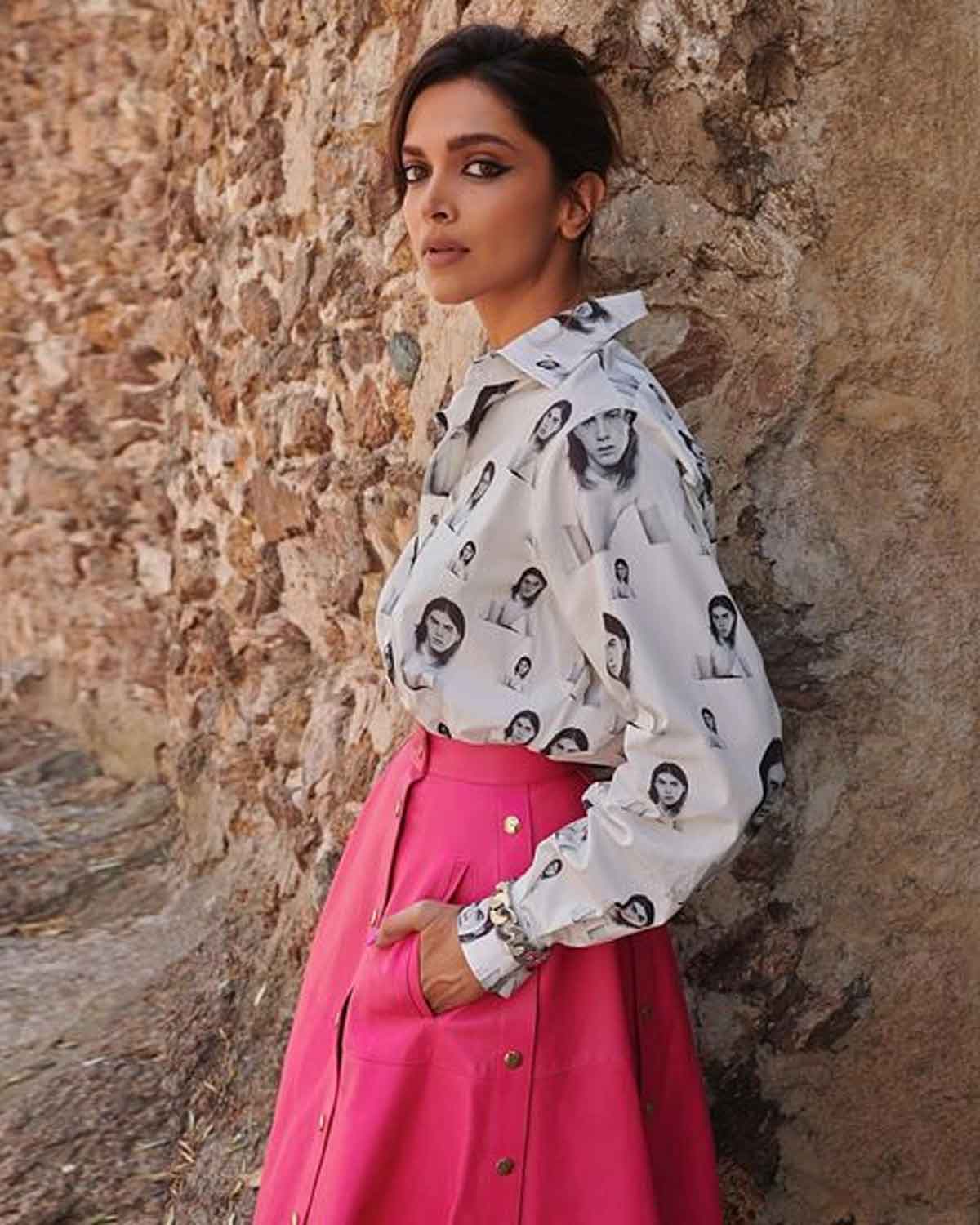 स्टाइलिश शर्ट deepika padukone glamorous look