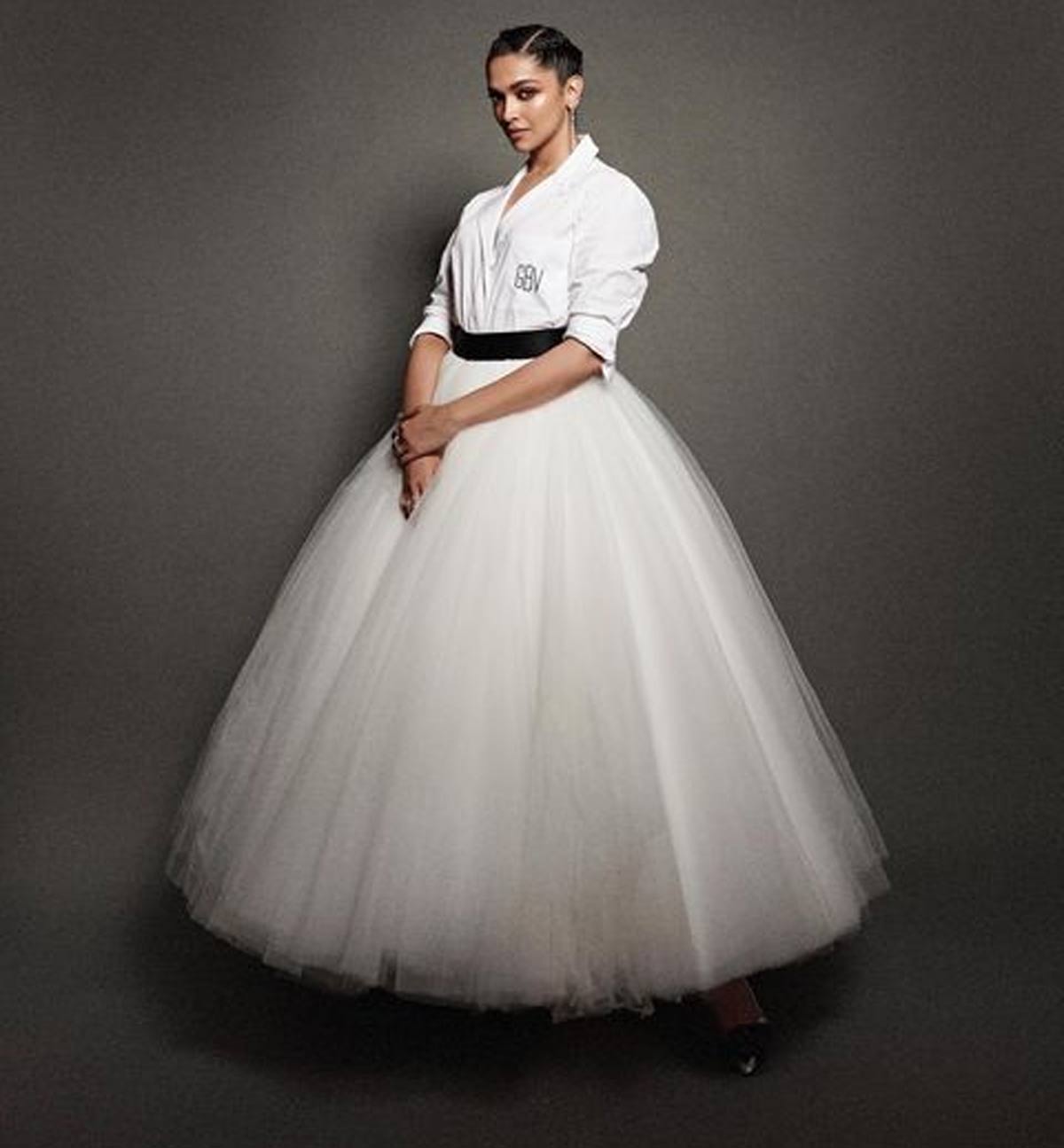 शर्ट विद स्कर्ट deepika padukone glamorous looks