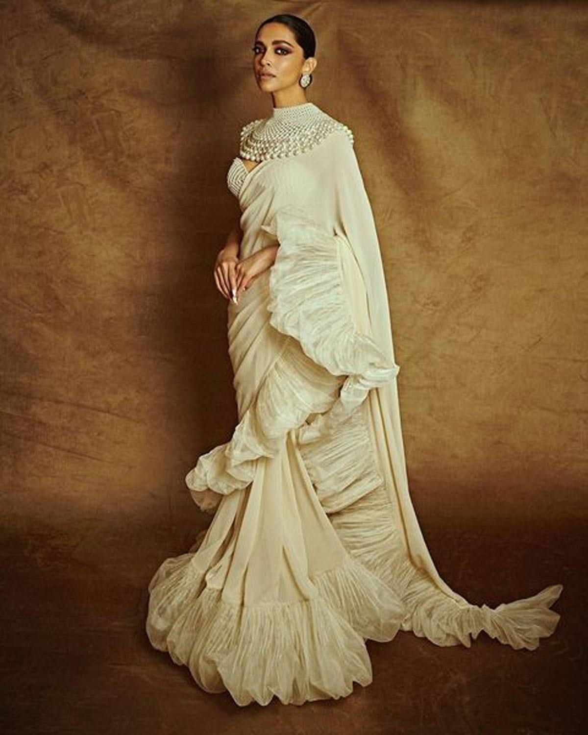 ग्लैमरस साड़ी लुक deepika padukone glamorous looks