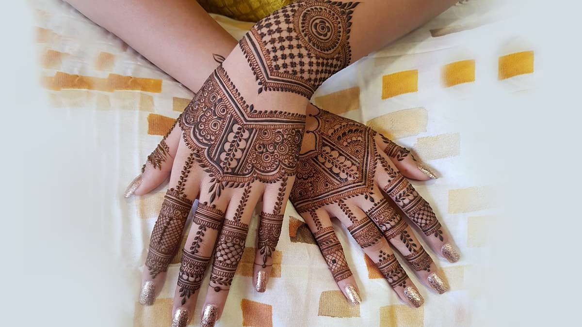 Different Types Of Mehndi Designs For Karwa Chauth 2023-पहला करवा चौथ है और  दुल्हन की तरह हाथों पर सजाना चाहती हैं मेहंदी, यहां देखें लेटेस्ट डिजाइन,  दिल हो जाएगा ...