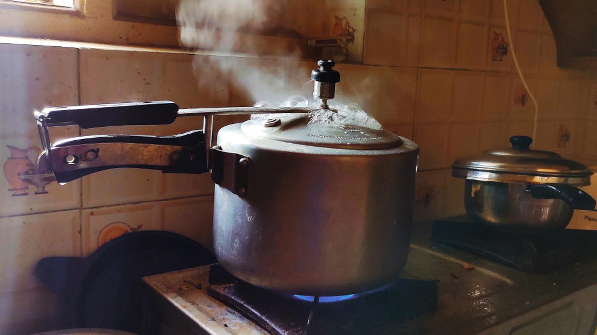 how to clean burnt pressure cooker