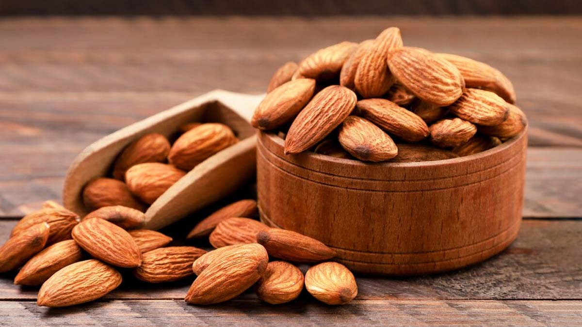 almonds-peel-badam-ke-chilke-kaise