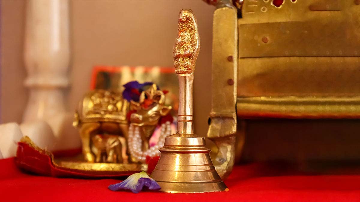 how to place puja ghanti as per vastu