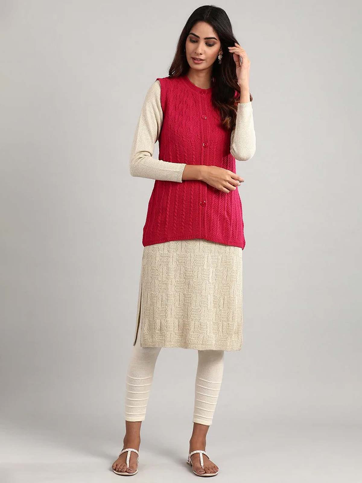 how to style kurti with sleevesless sweater