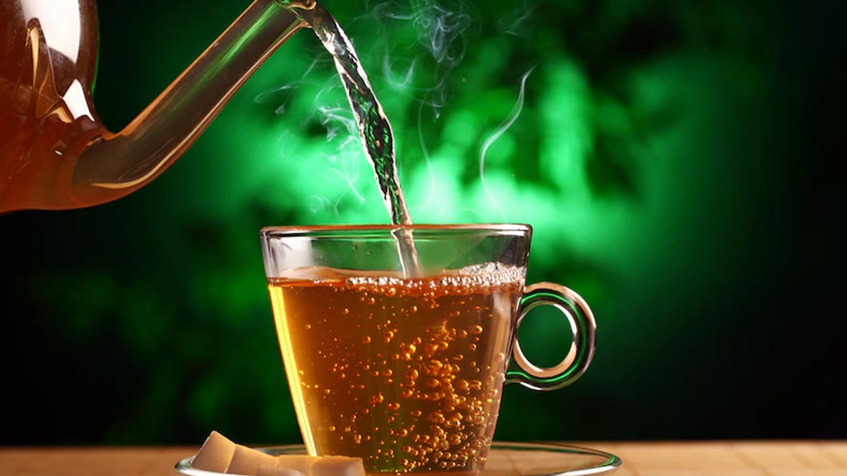 Black Tea Uses For Hair ब्लैक टी से करें हेयर केयर Black Tea Se