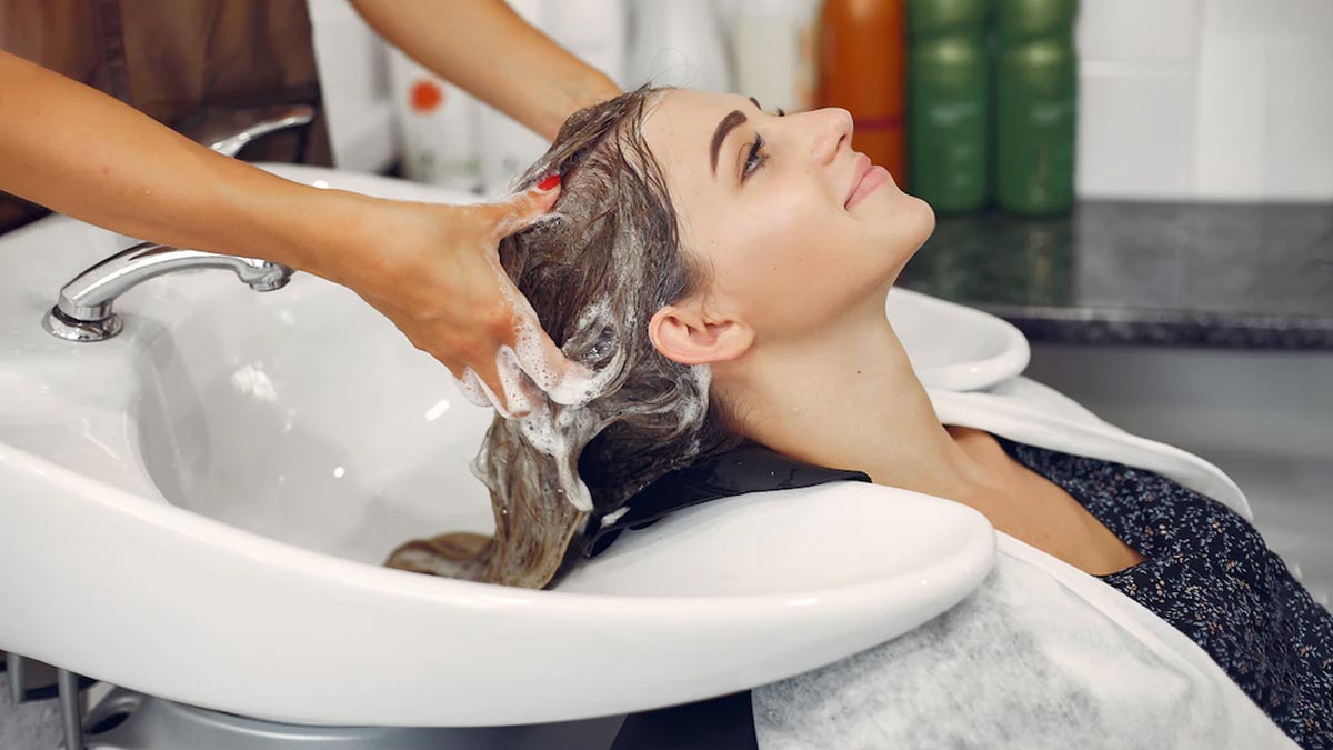 How to Wash Hair After Hair Colour| बालों को कैसे धोएं |Hair Wash Ke Liye  Stesp | how to wash hair after hair colour | HerZindagi