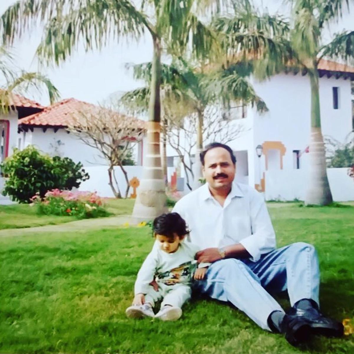 ias tina dabi with father