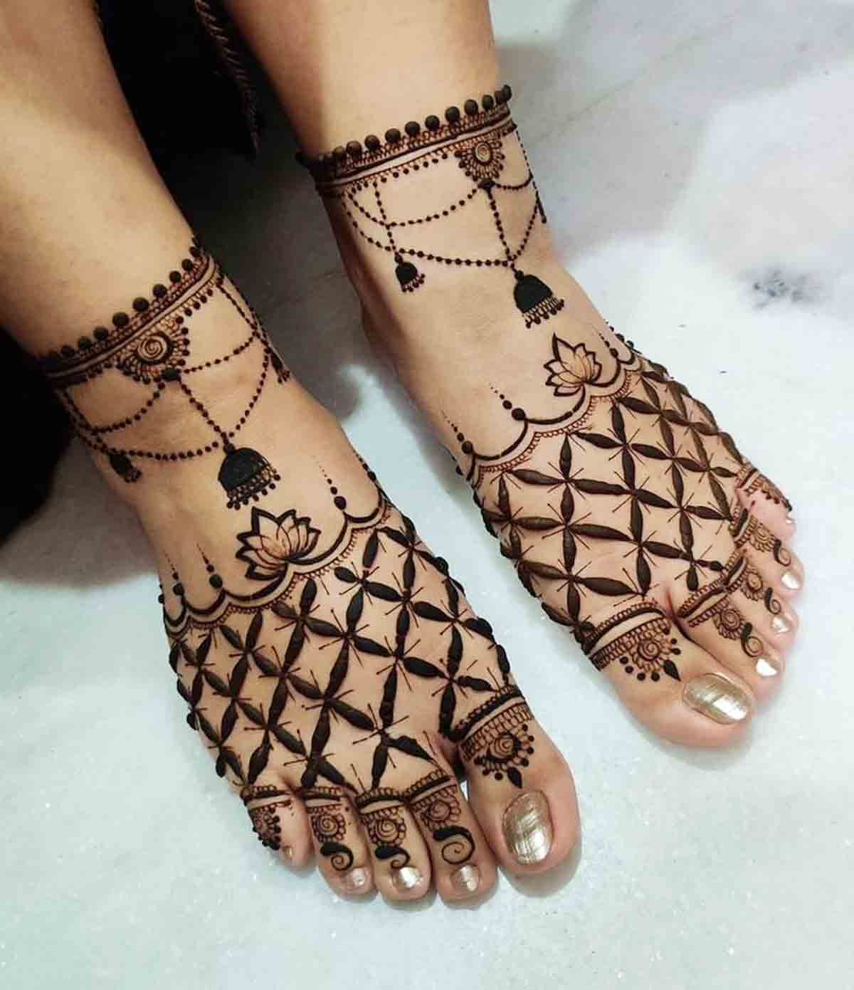 Pairon ki Mehandi design : अपने पैरों को लाजवाब बनाएं मेहंदी की डिजाइन  लगाएं – newse7live.com