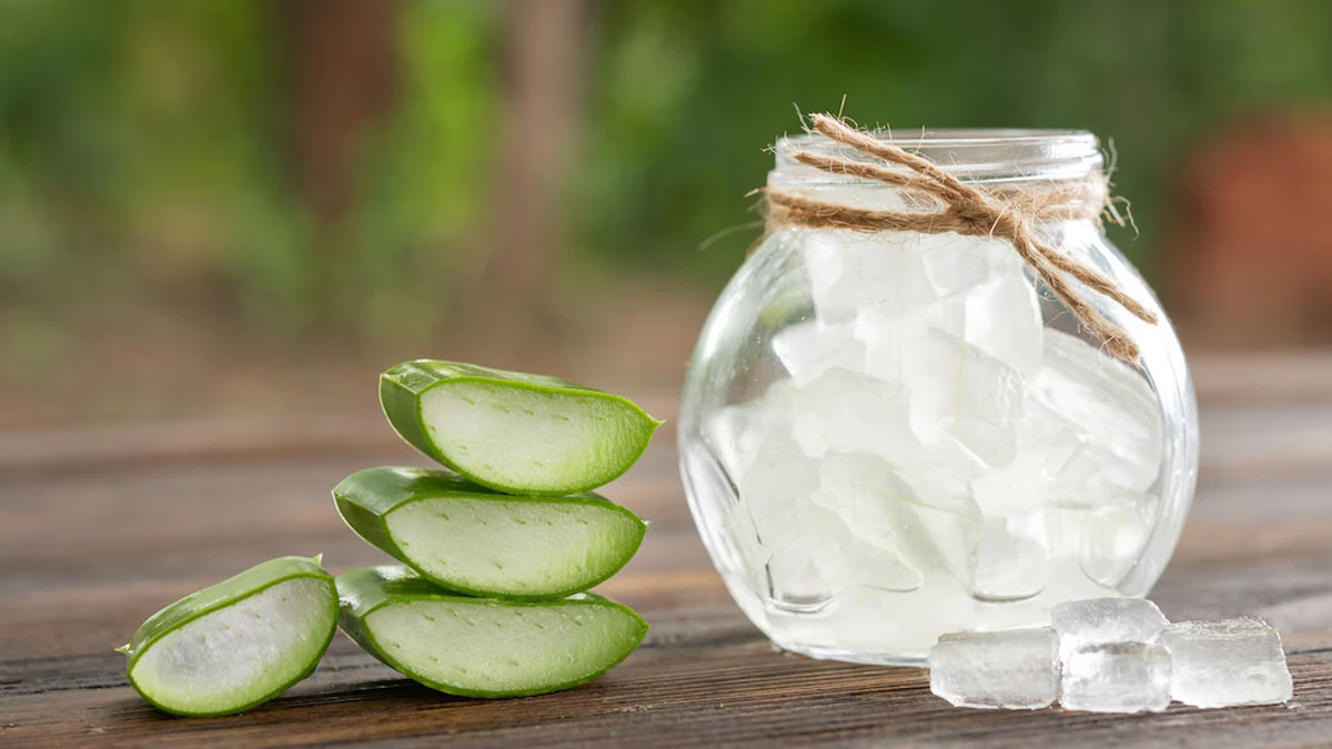 make overnight face mask with aloe vera