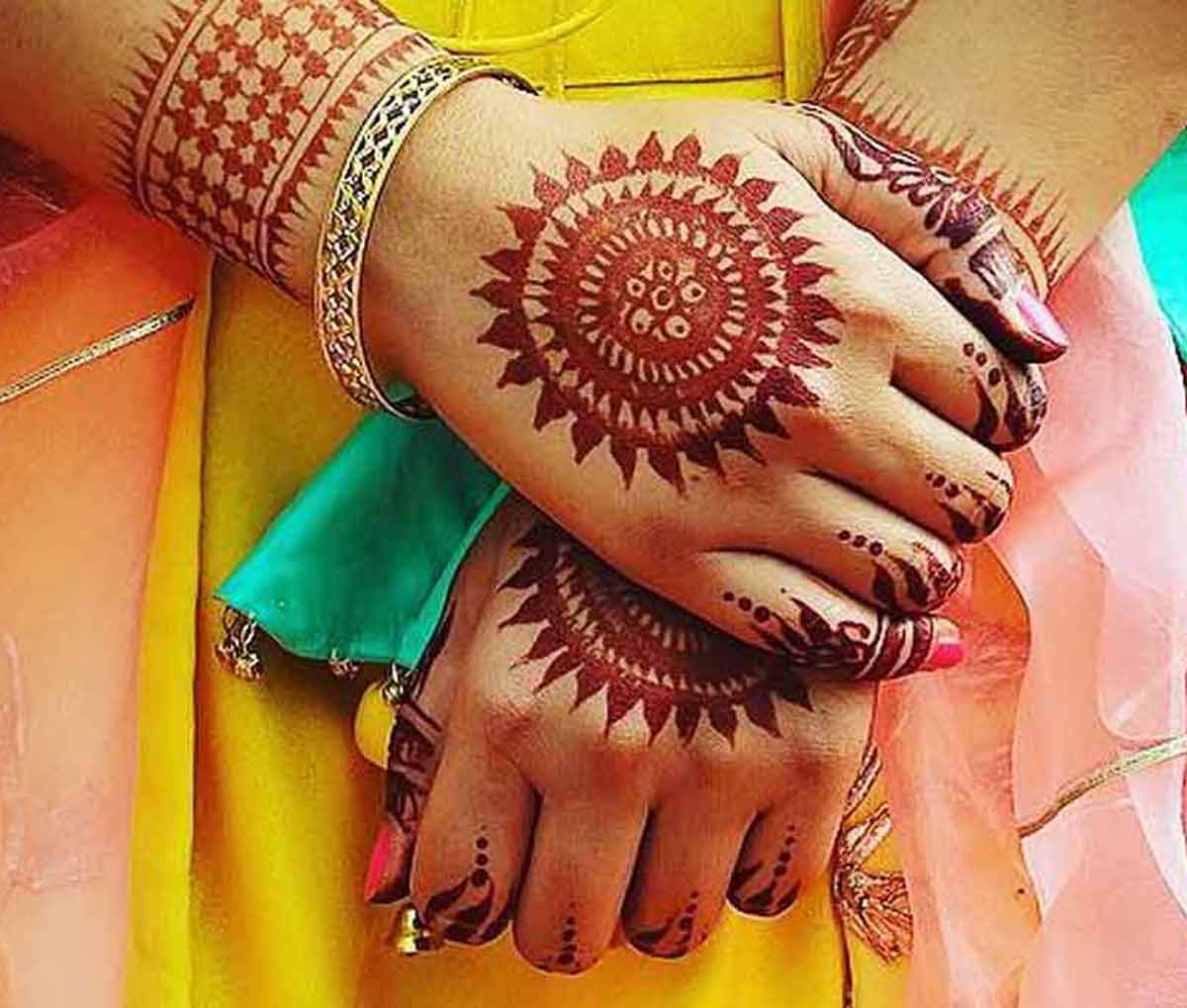 60+ Arabic Mehndi Designs - Simple & Unique | WedMeGood