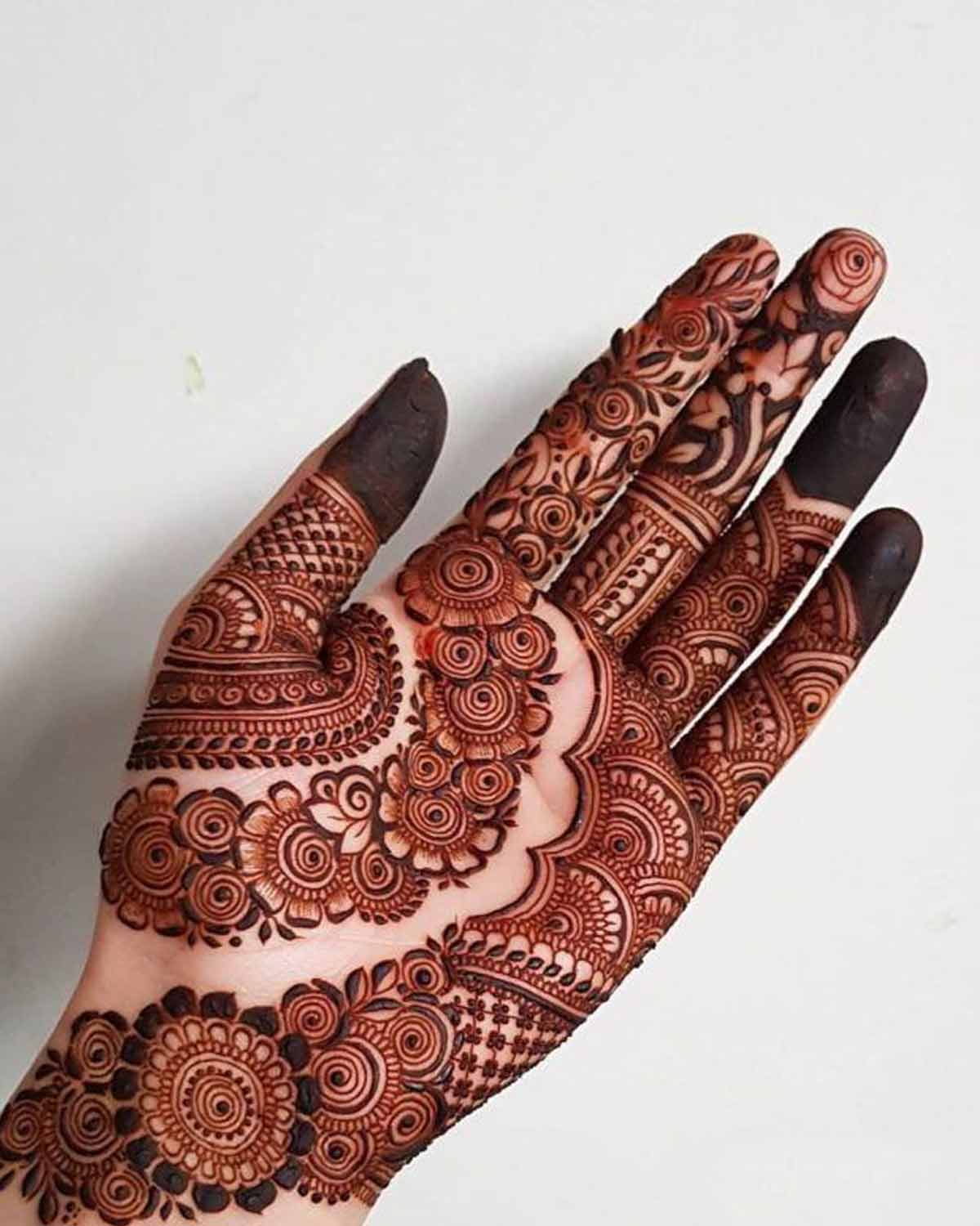 31 Royal Front Hand Mehndi Design For Any Special Occasion