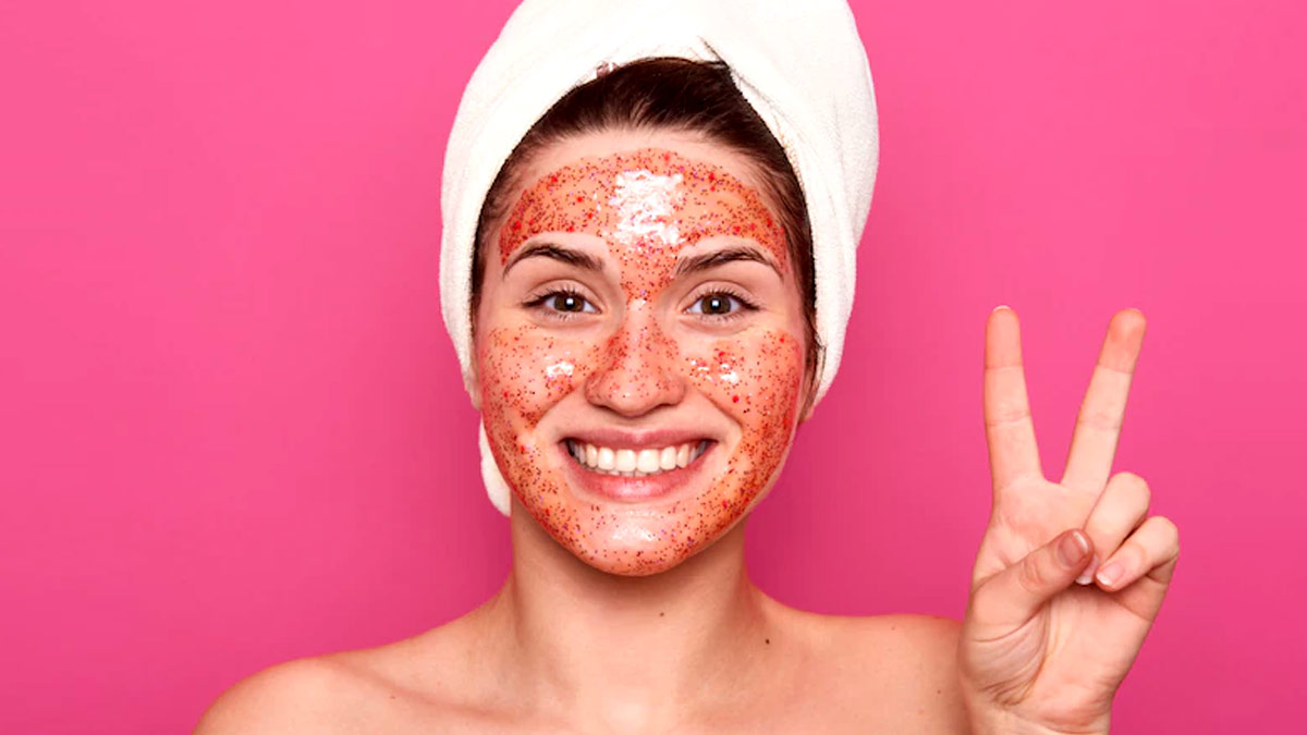 Homemade Pomegranate Face Scrub अनार से बनाएं ये होममेड स्क्रब Anaar