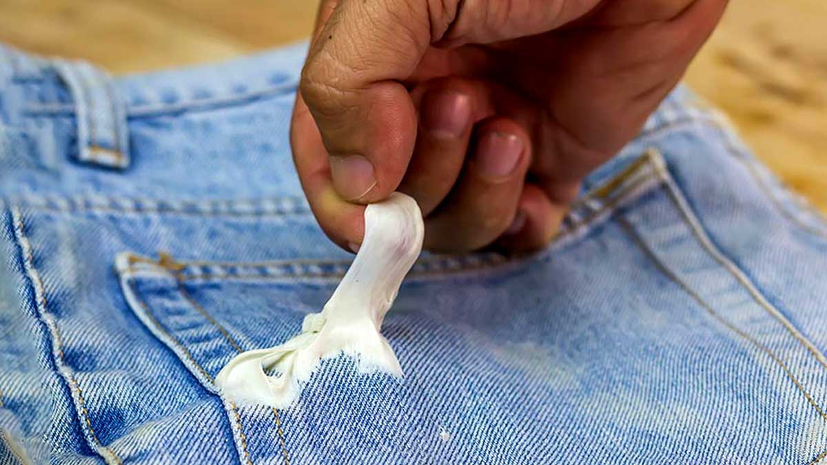 remove chewing gum from cloths