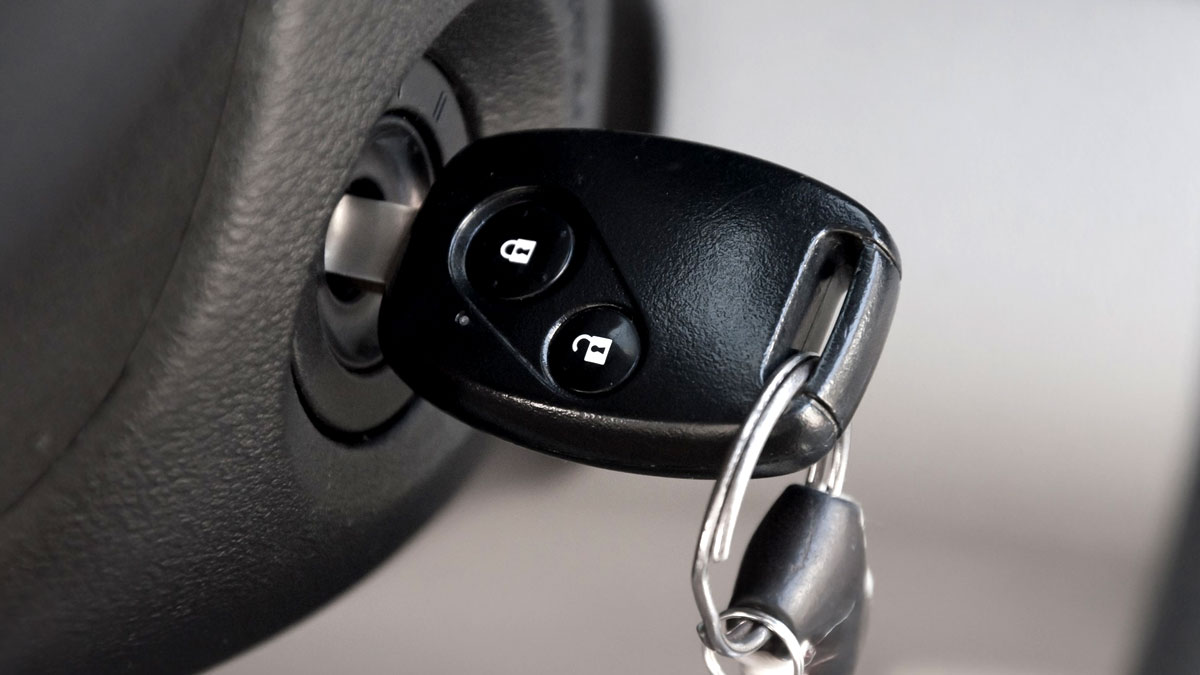 कार की चाबी अंदर रह जाए तो क्या करेंHow To Get Keys Out Of Locked Car