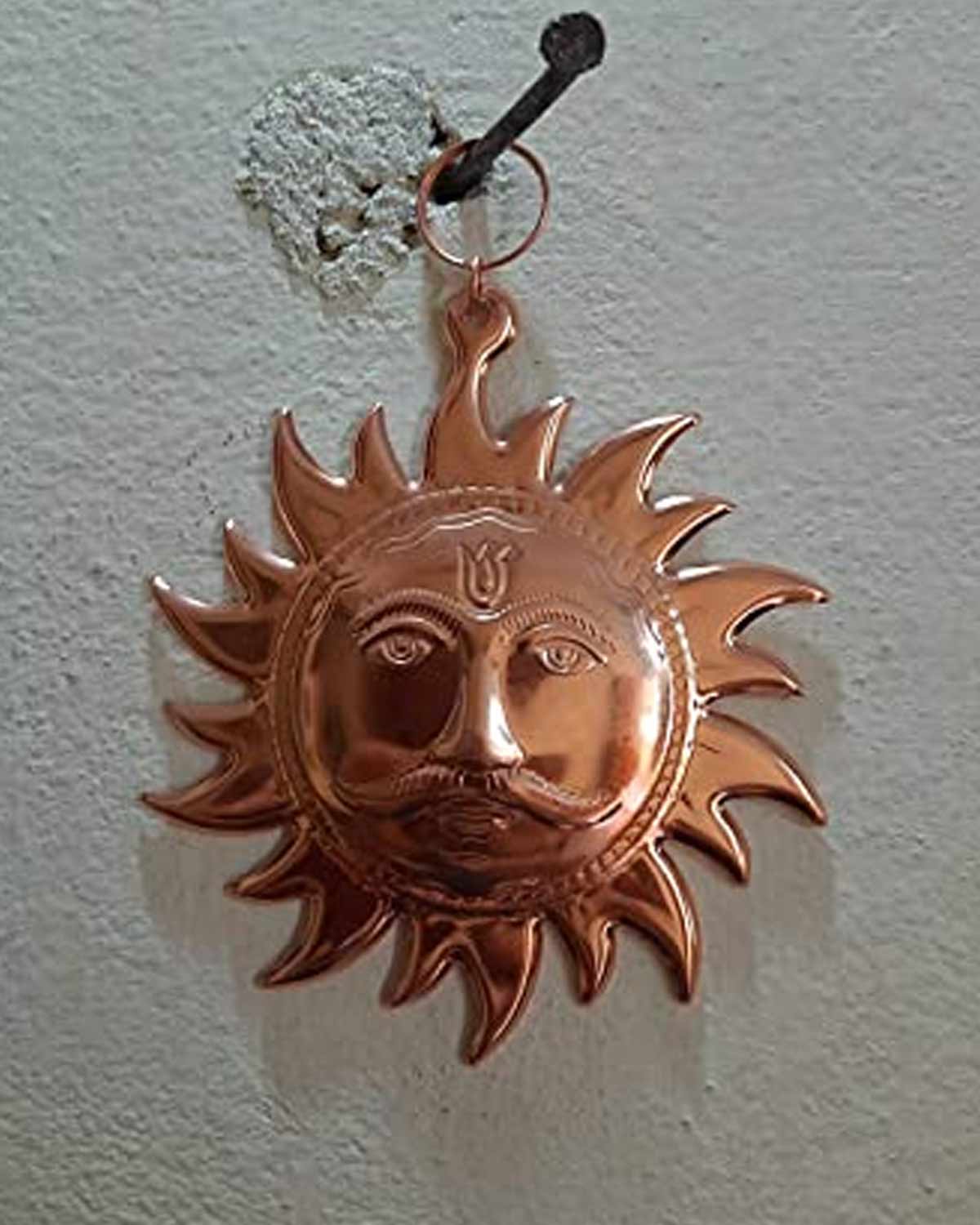 Vastu Tips for Copper Sun घर की इस दिशा में लगाएं तांबे का सूरज, आएगी