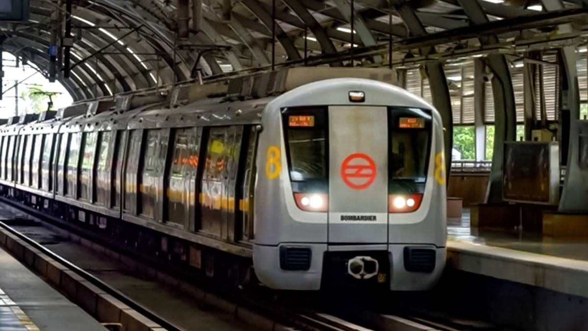 who is behind the voice of delhi metro announcement in hindi