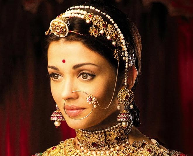 Rajasthan mang tika for women