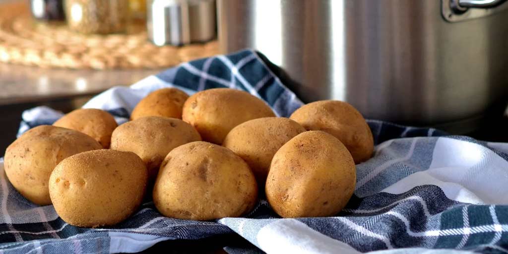 Easy Hacks To Boil Potatoes Quickly HerZindagi
