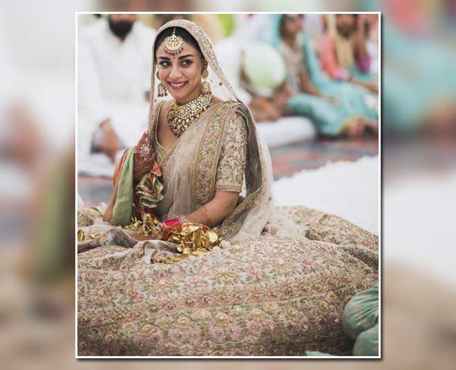 अमृता पुरी bridal lehenga tomato colour