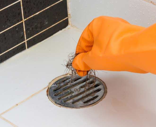 cleaning bathroom drainage