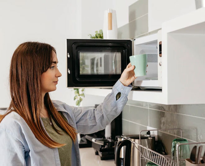essential oil microwave cleaning hack