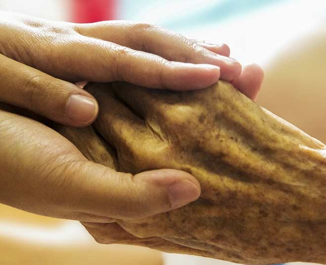 बुजुर्गों का सम्मान करें healp elders