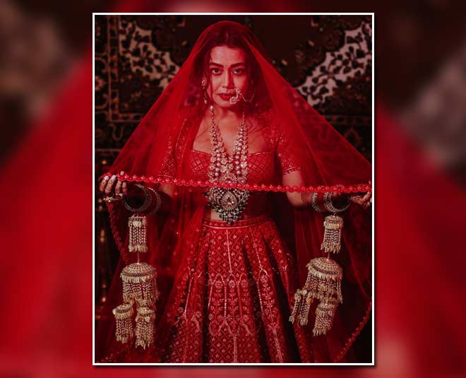 indian bride in red lehenga