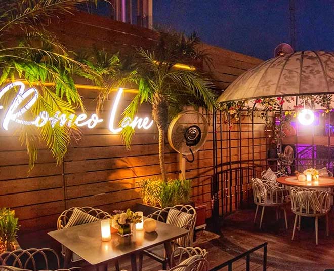 Romeo Lane, Civil Lines inside ()