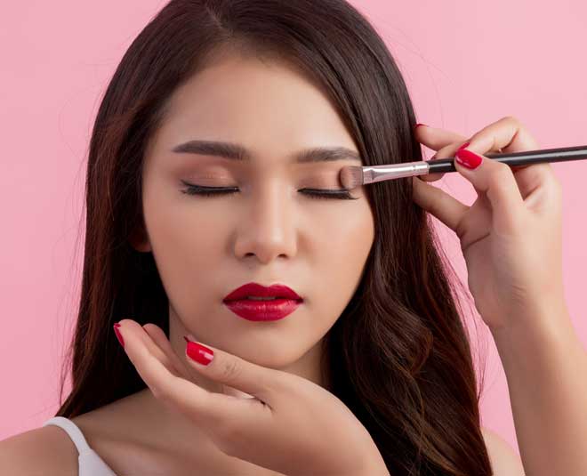 lip liner eye shadow