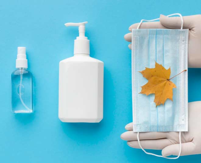 must have essentials every modern girl should carry in her bags
