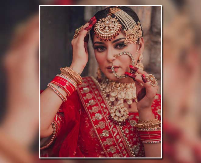 red colour jewellery