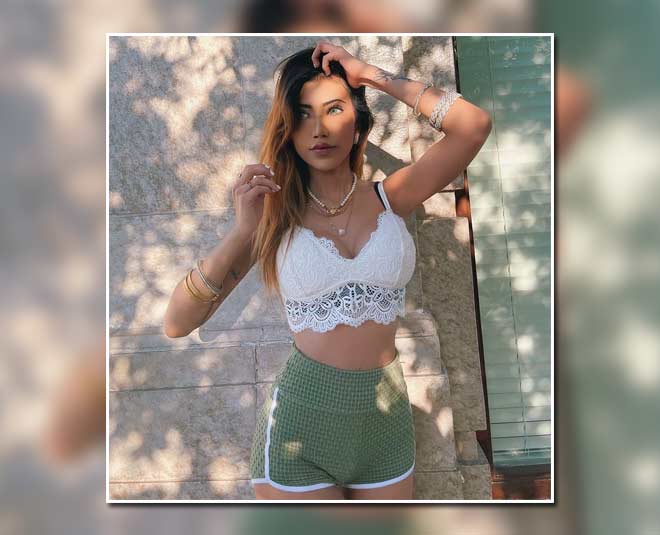 sakshi got trolled for her outfits